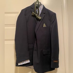 Alberto Danelli navy blue suit w. blazer, vest, shirt, and pants sizes 10 and 12